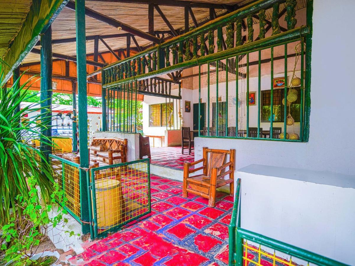 Oyo 875 Madhavi Beach Resort Balibago Exterior foto